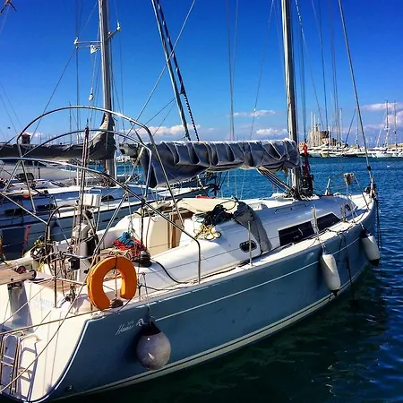 Sailing Yacht Armida Rhodes Hotel na wodzie