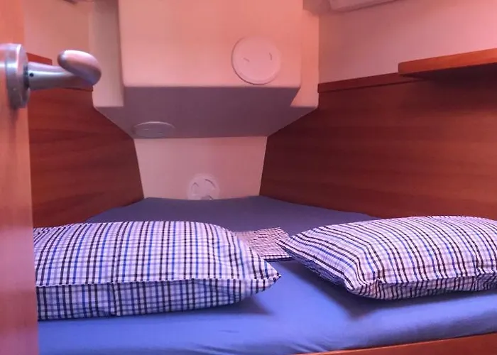 ספינת מלון Sailing Yacht Armida Rhodes עיר רודוס